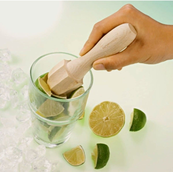 Fackelmann Lemon Squeezer Beech Wood Beige 15x8 x4 cm, Bar Tender, Kitchen Lemon Squeezer