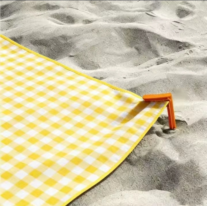 Crane - Beach Towel 4-Pieces Clips Set  to Secure Towels or Blankets into the Sand